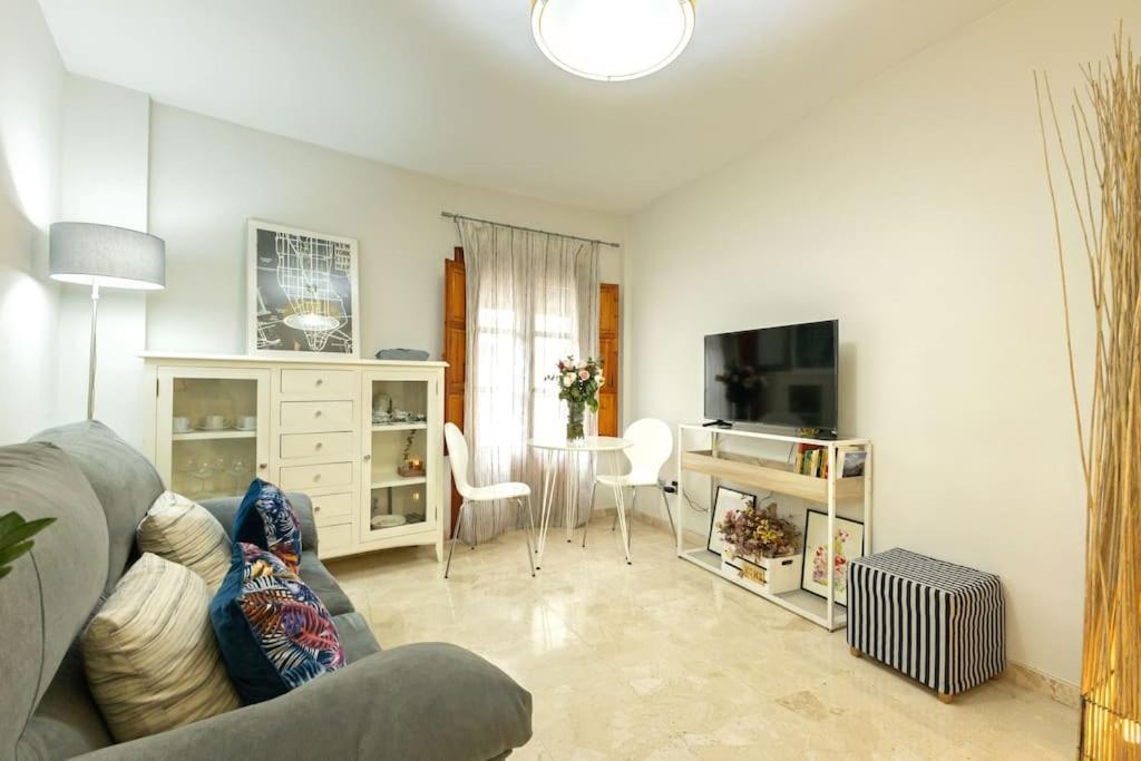 Pajaritos Center Suite By Valcambre Seville Luaran gambar