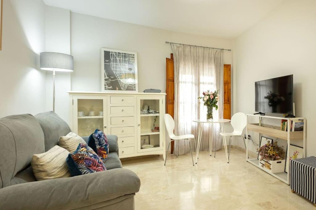 Pajaritos Center Suite By Valcambre Seville Luaran gambar