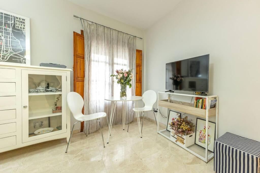 Pajaritos Center Suite By Valcambre Seville Luaran gambar