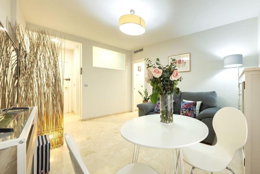 Pajaritos Center Suite By Valcambre Seville Luaran gambar